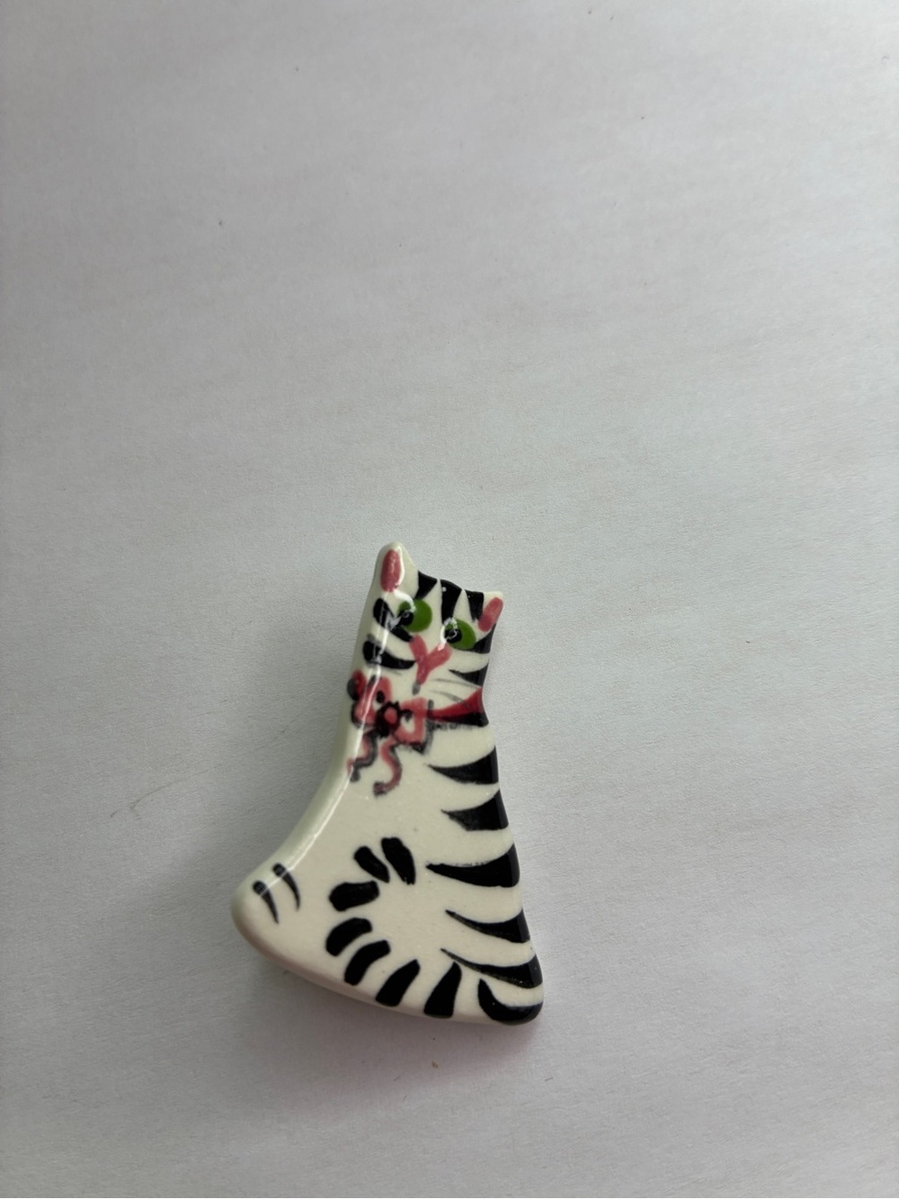 Women’s Cream Cat-Print Heel Charm Pin- Brand Unspecified
